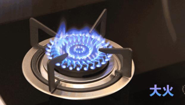 燃气灶出现红色火苗咋回事,燃气灶打着火火苗小怎么办