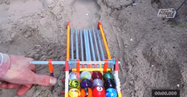 为什么几百万人要在油管上为一颗红色弹珠加油？