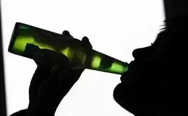 4岁男孩喝了半杯酒，紧急送医！快过年了，家长们长点心吧