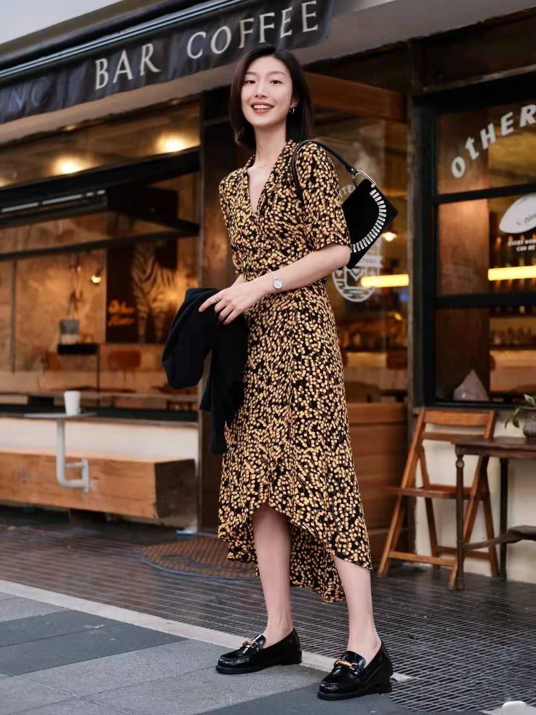 2021春夏的王炸款式，当属这款“乐福鞋”，真的很百搭