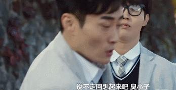 男高中生当众狂吻老阿姨，真情流露被骂变态，喜剧片拍出新高度