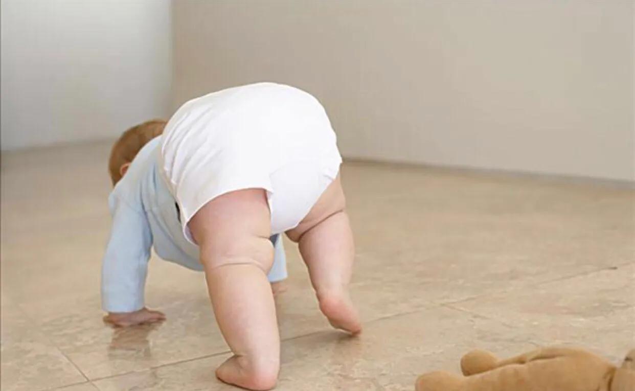 孩子哭着要抱怎么办,孩子一岁内哭要不要抱