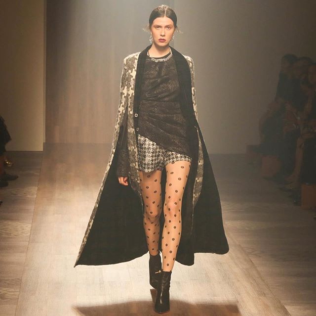 花心的泰国国王小女儿惊艳！遗传母亲盛世美颜，才貌双全不输王后