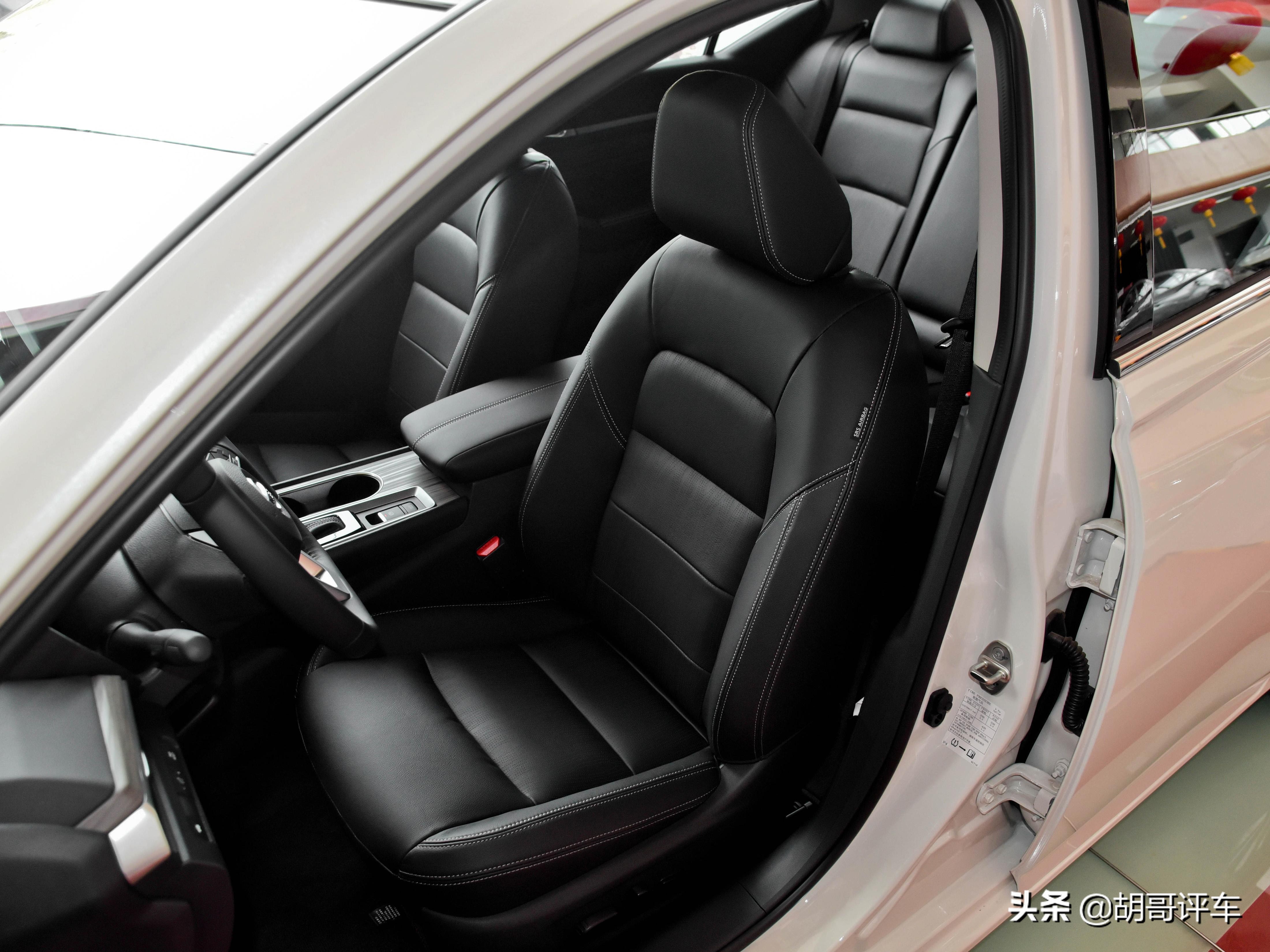 中型车新选择，家用好车推荐，后排大沙发，实拍天籁