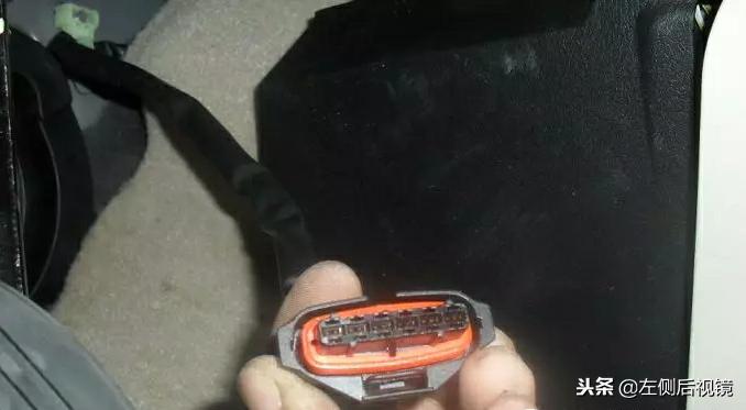 车加油门没反应是怎么回事,加油门偶尔有滋滋声解决办法