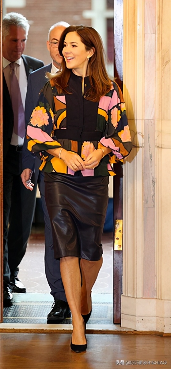 高档皇家贵族衣服女,皇家女人服饰