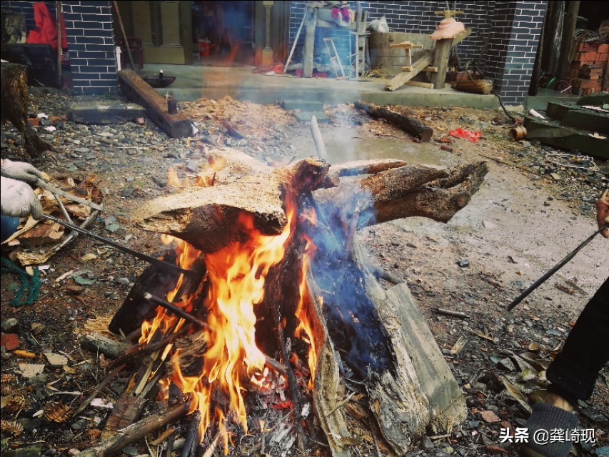 根雕小茶桌泡茶,用根雕茶桌喝茶