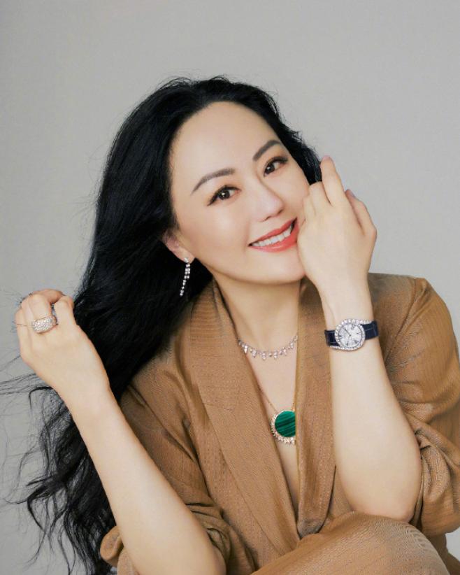 现在是章小蕙有钱还是钟镇涛有钱,钟镇涛和章小蕙到底欠多少钱