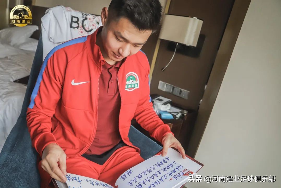 这份珍贵礼物送给26岁的建业足球