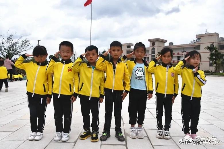 幼儿园萌娃进警营,萌娃进警营小视频