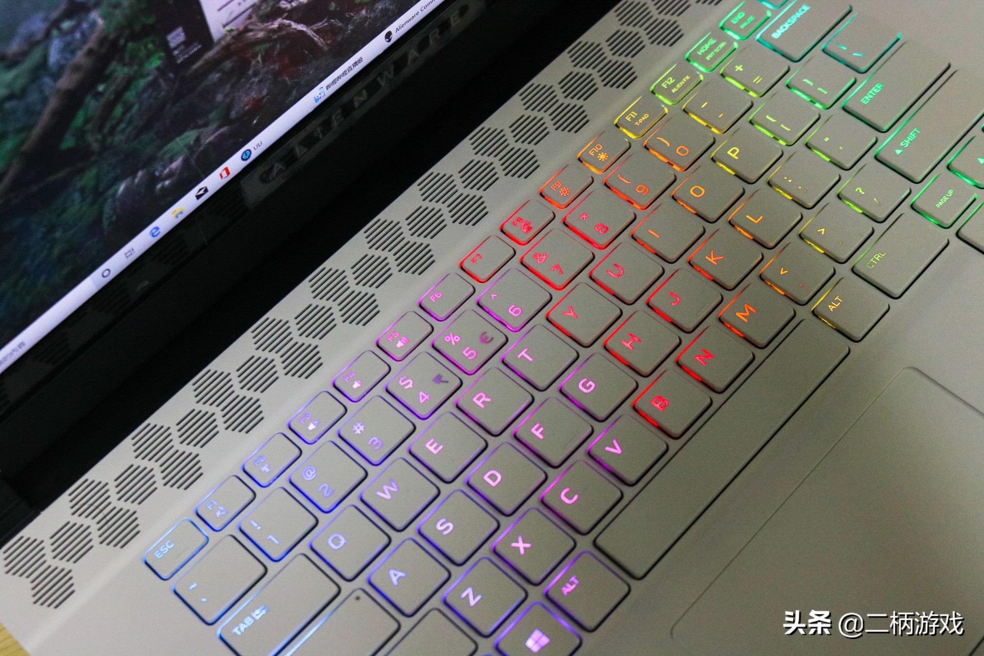 外星人m15r3顶配深度评测,外星人笔记本测评m15r3官翻机