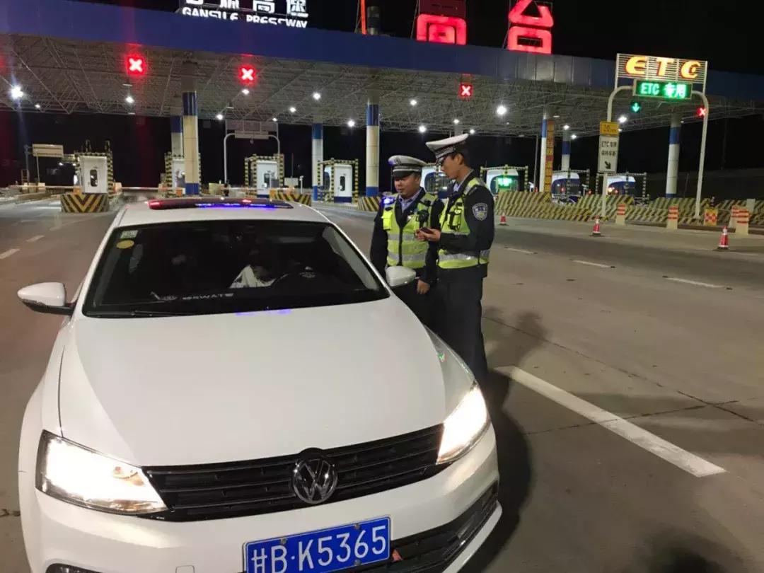 张掖交警大队严查,张掖交警夜查