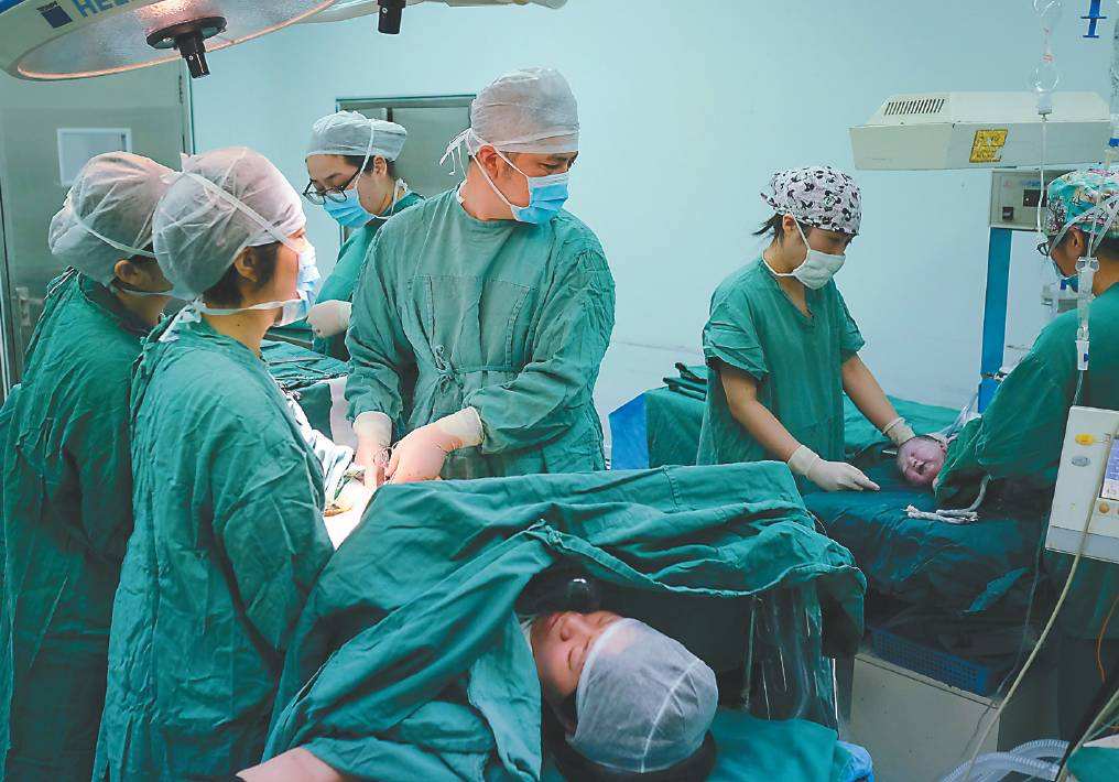 产妇生完孩子经常打屁怎么回事,产妇刚生孩子放屁声音很大