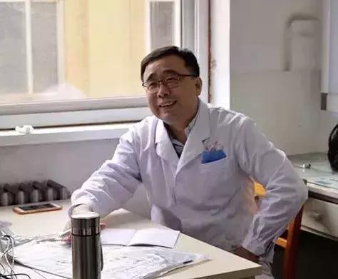 换膝盖关节手术有瘫痪风险吗,换膝手术可以百万医疗理赔吗