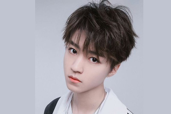 男生烫发尾往外翘怎么打理,男生烫发翘起来了怎么办