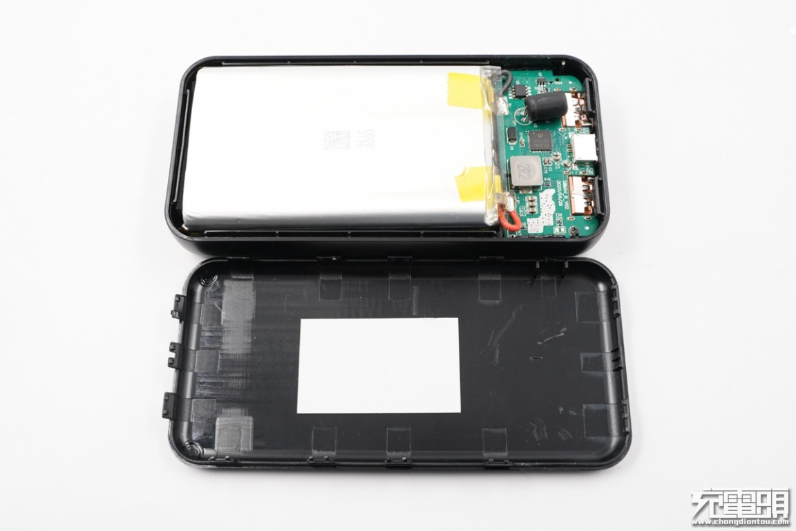 羽博充移动电源拆解,羽博20w快充头拆解