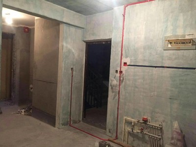 两边房间中间客厅精装房改造,住了一年的精装房要不要改造呢