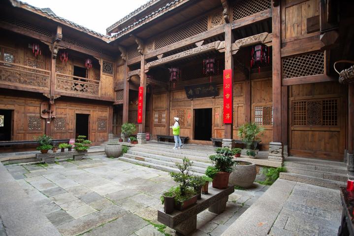 宜昌这个地方产美女，有一个大家都认识，现在还能让熊孩子涨知识