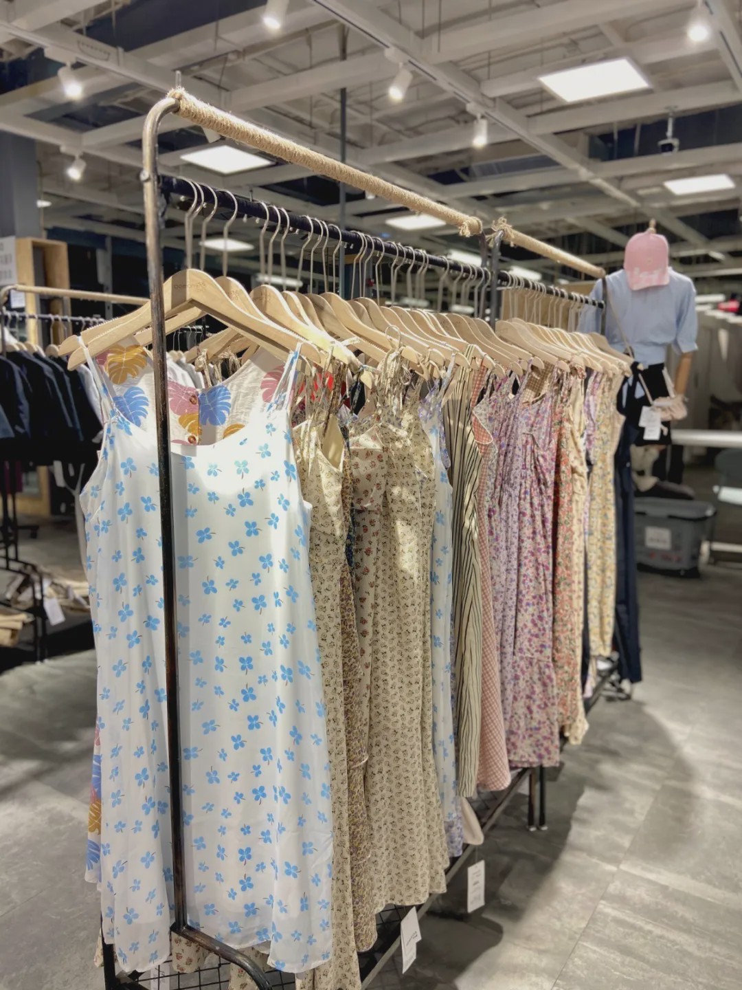 西安小众品牌服装店,西安时尚优雅女装街铺品牌