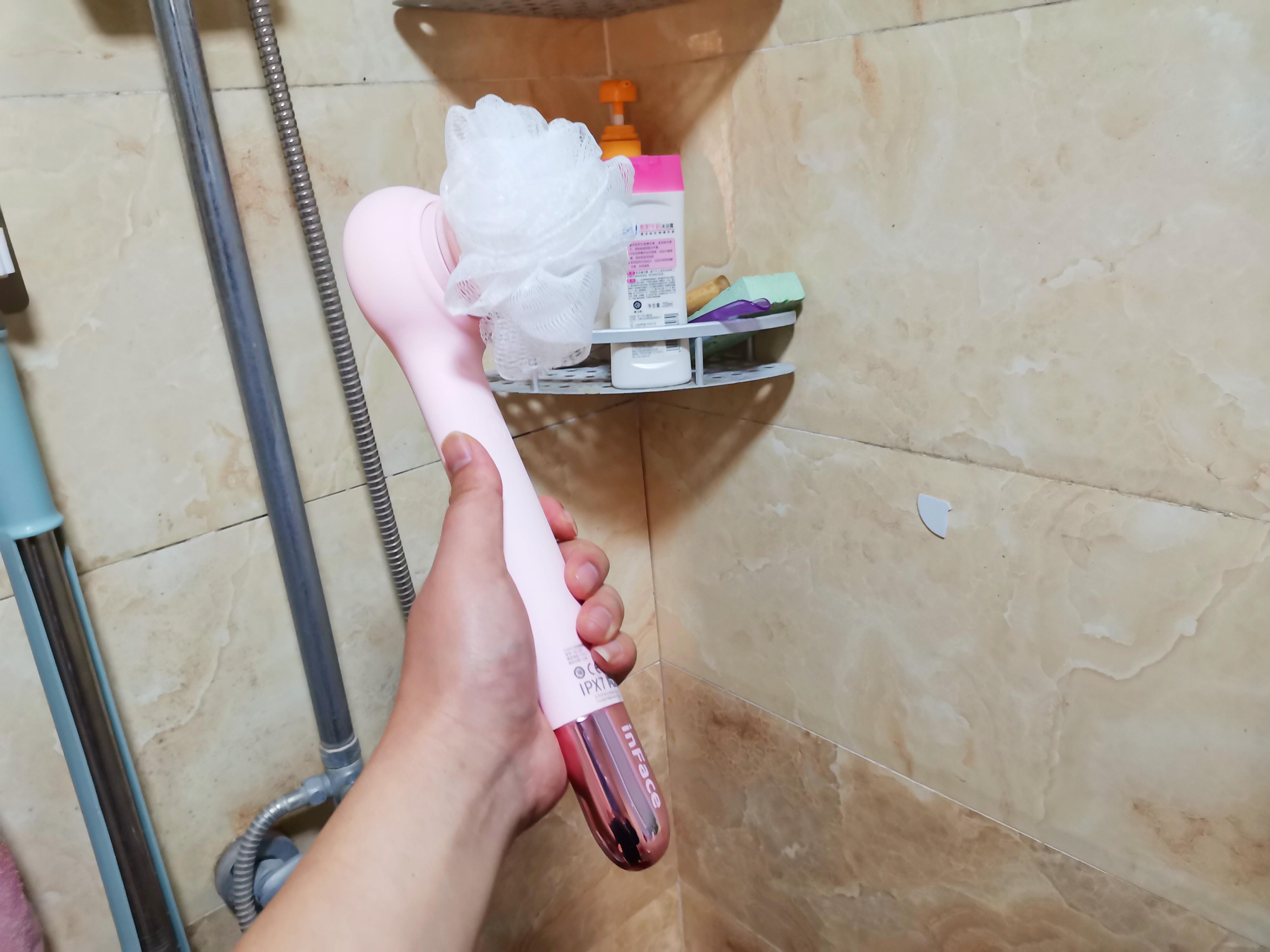 一个人完成洗澡挫背按摩打泡泡,inFace沐浴仪就是这么豪横