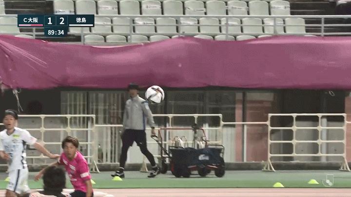 这个打入史诗级乌龙球的19岁中卫，未来不可限量