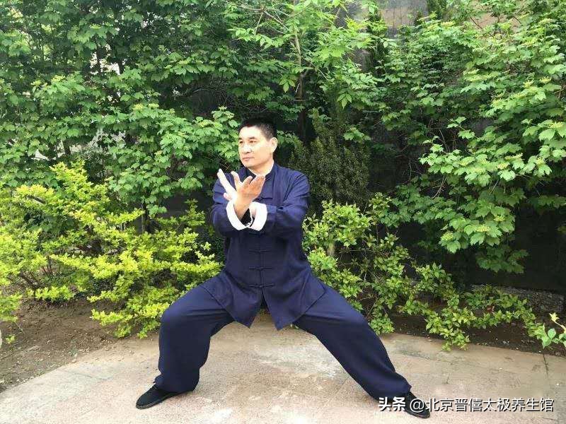 立身中正全身放松融会贯通,立身中正全身放松虚实结合