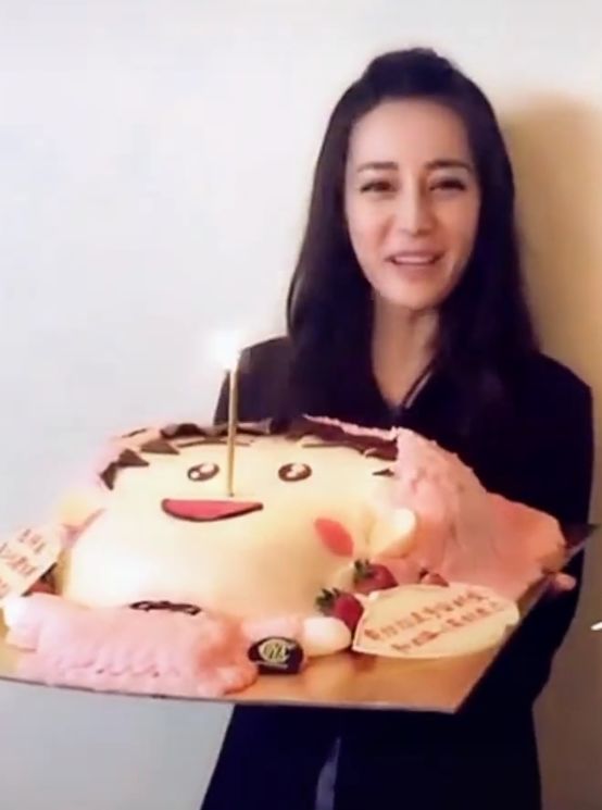迪丽热巴的生日蛋糕图片,迪丽热巴生日蛋糕