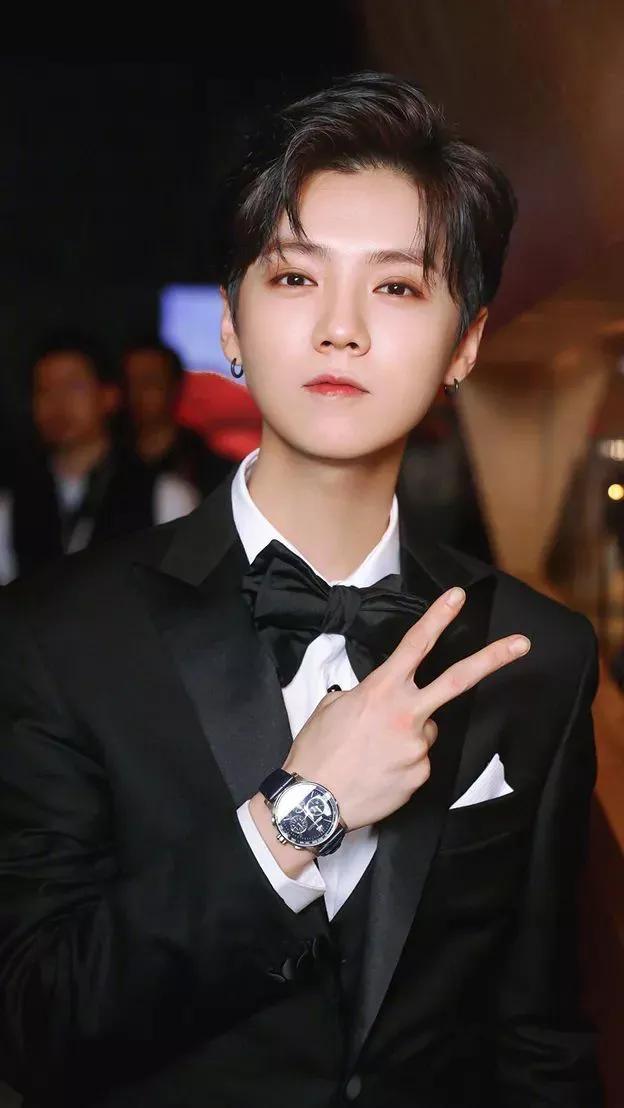 鹿晗壁纸无水印,鹿晗背影壁纸最新