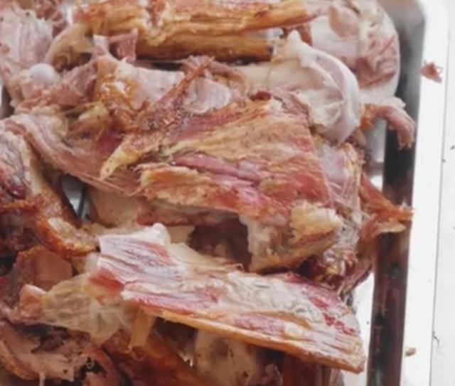 山东大叔独门烤全羊一天烤七八只,山东山沟烤全羊