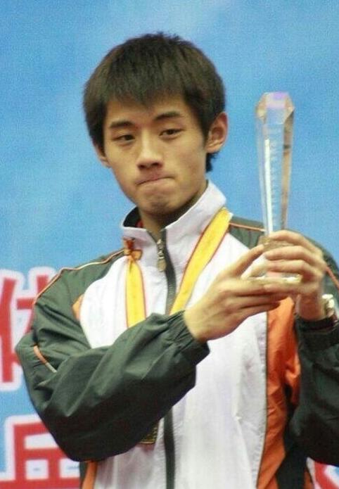 张继科在刘诗雯低谷期高调秀恩爱,张继科乒乓球遗憾