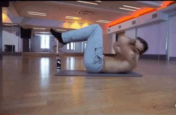 如何在一个月之内练出腹肌马甲线,3个动作练出腹肌马甲线2天见效