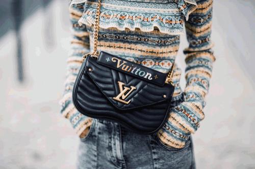 lv现在最火的款 (lv最经典的爆款)