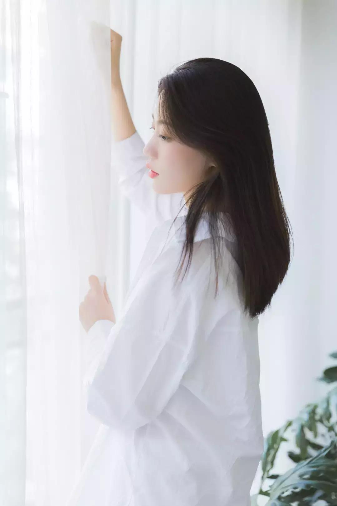 如何居家拍出自然写真照 (在家自己怎么拍出好看的照片写真)