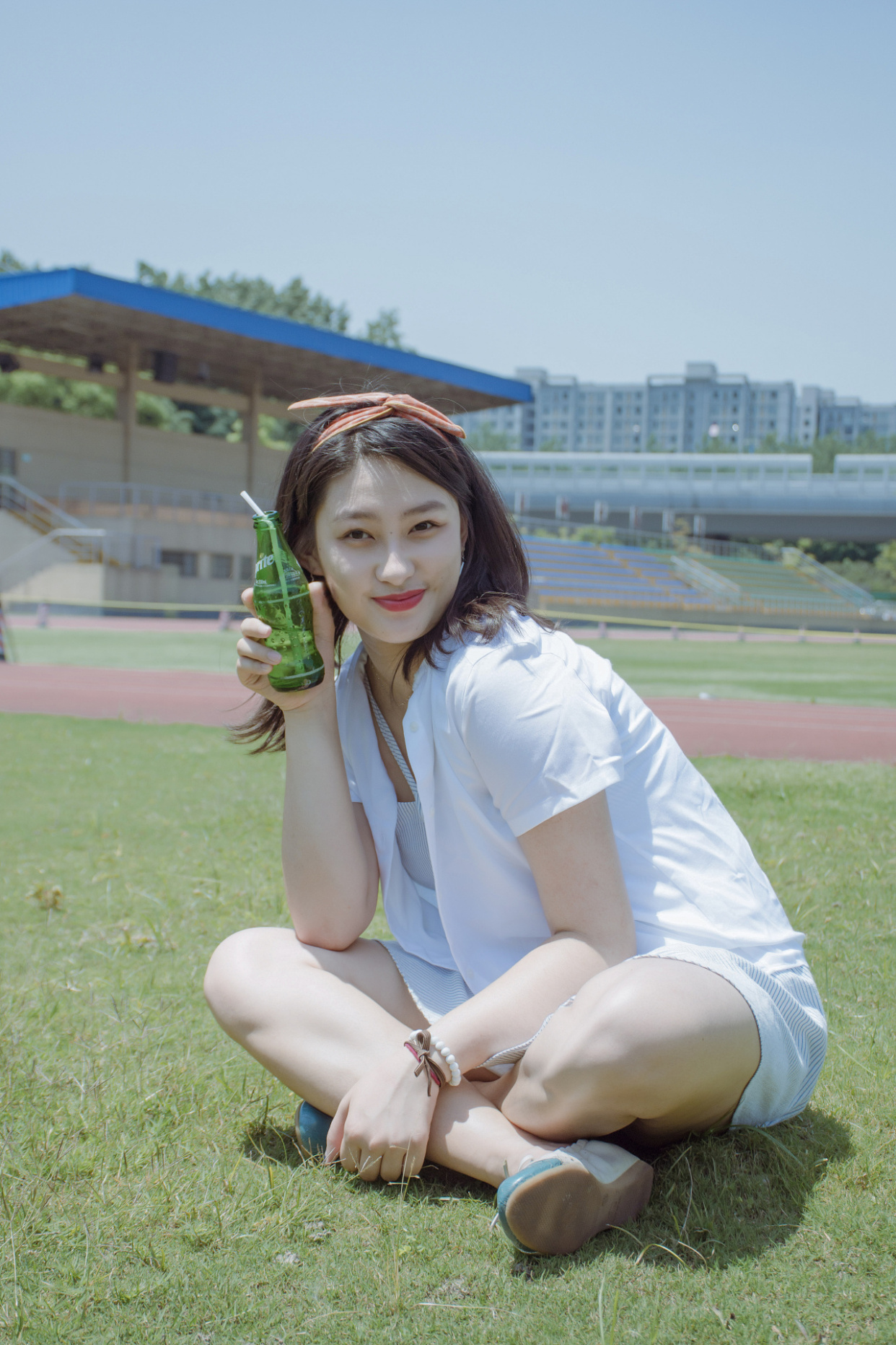 校园人像摄影作品拍摄技巧,校园感拍照姿势阳光