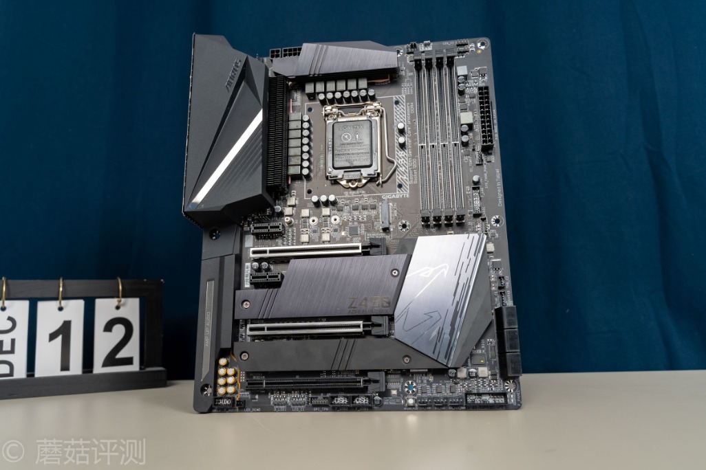 技嘉z490aorusproax主板多大,技嘉z490aorusproax是超级雕吗