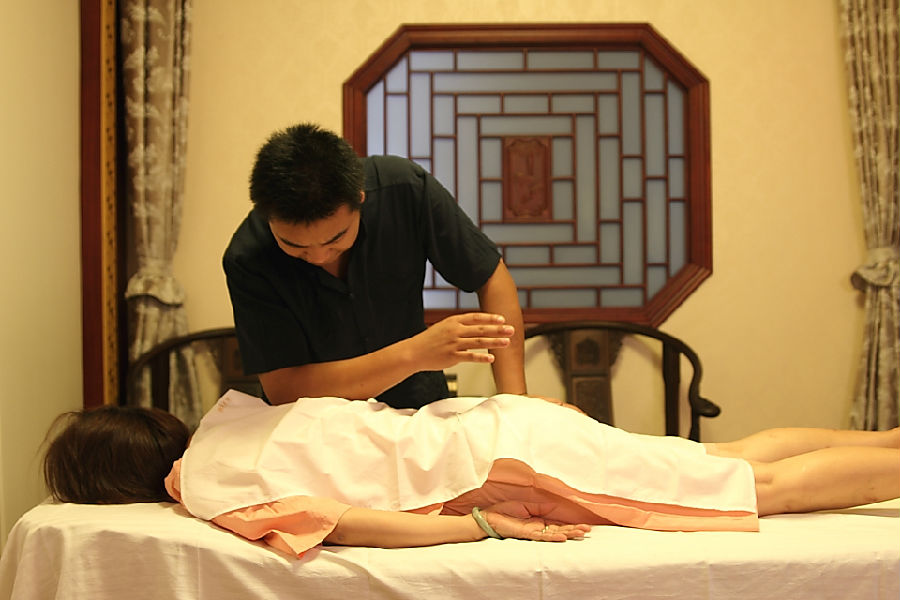 下眼袋黑跟熊猫眼一样是怎么回事,熬夜熊猫眼加重眼袋