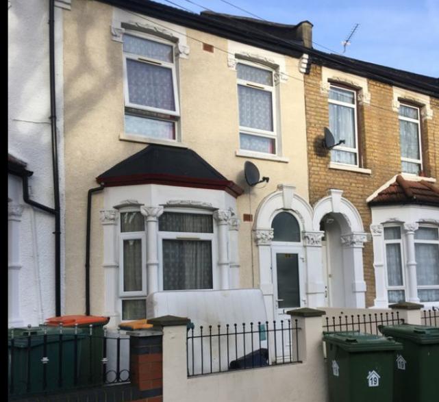 美国59岁单身汉网上寻爱，却被*子骗**用劣质P图骗走260多万