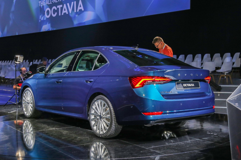 斯柯达明锐金色2019尾标带字母,斯柯达全新明锐19款