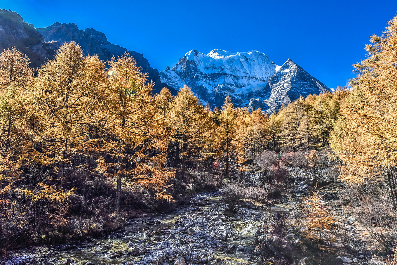 四川甘孜的亚丁稻城,四川稻城亚丁蓝色星球上的净土