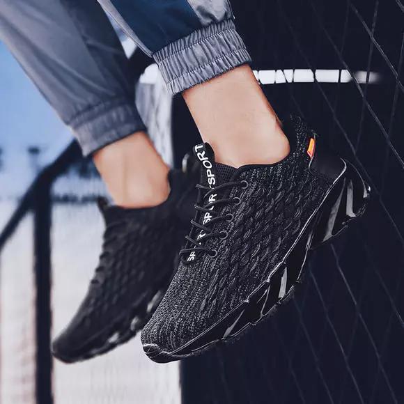 adidas三条杠运动鞋,adidas三条纹鞋舒适感