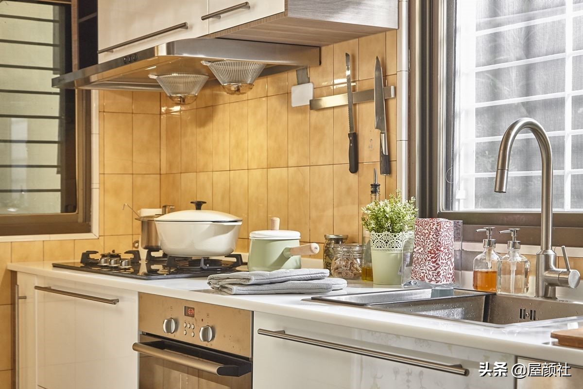 旧厨房灶台翻新最简单方法,姐弟农村老房改造