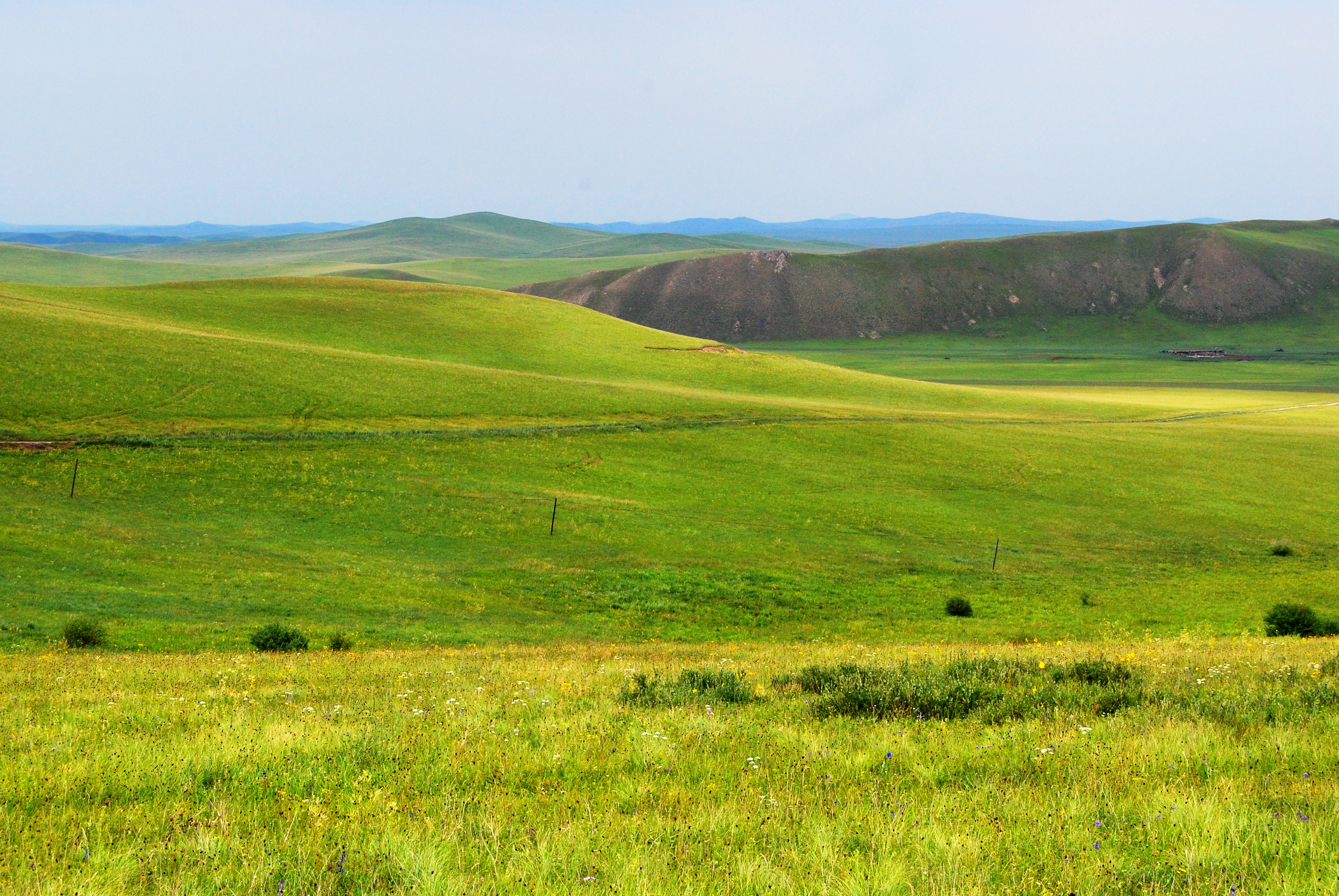 一辆车，从东乌旗沿中蒙边境公路到阿尔山，漫长边关寻迹历史遗存