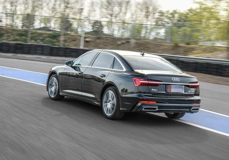 最低配的奥迪a6l值得买吗,37万提a6l