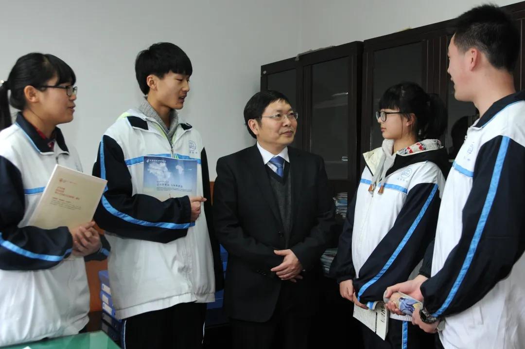 成都铁中和铁中府河校区,成都铁中