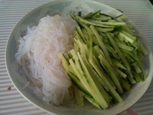 低脂美味的凉拌魔芋丝巨简单,酸辣脆爽的魔芋丝