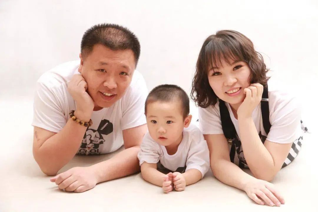 去年→今年，看这夫妻俩的“工作照”！