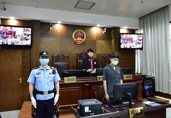 大胆！两名男子竟然在南宁一小区内自产自销*麻大**...