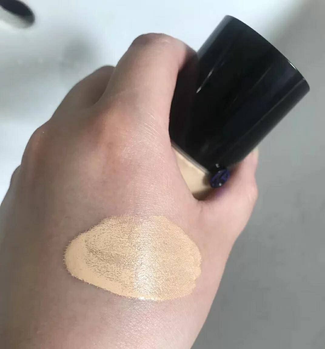 雅诗兰黛粉底液怎么选色不会暗沉,大牌雅诗兰黛粉底液