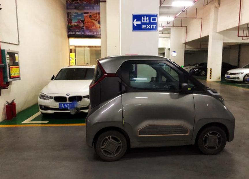 开宝骏E200回家过年，跑高速走泥路，还能塞行李，车主：比较满意