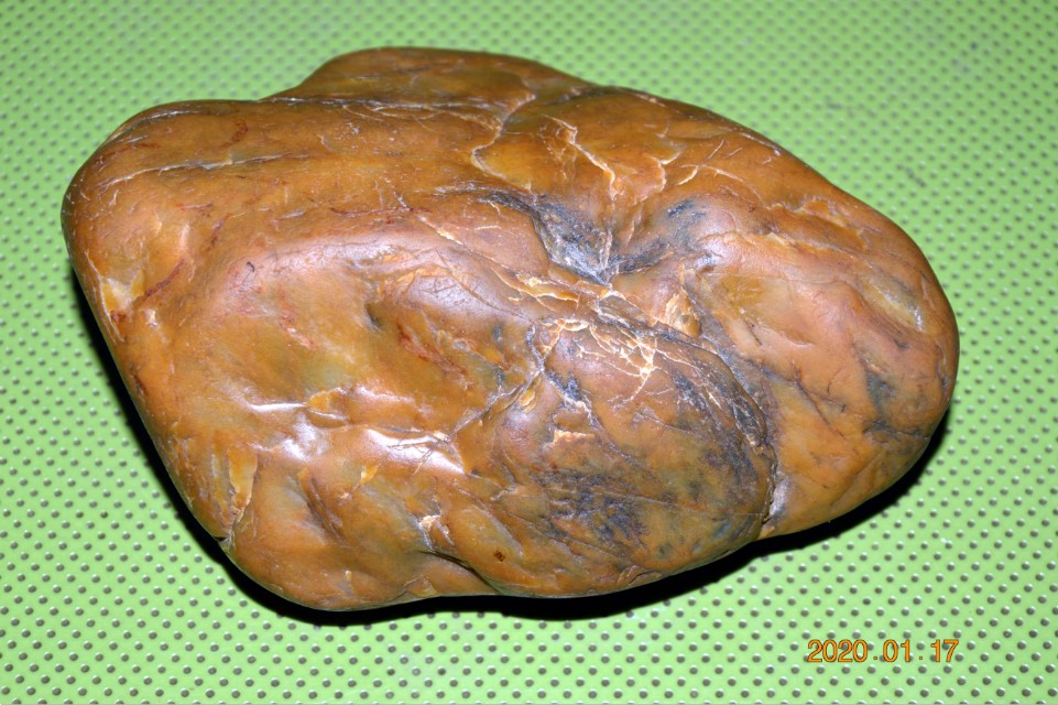 乌鸦皮黄蜡石,难得一见的黄蜡石